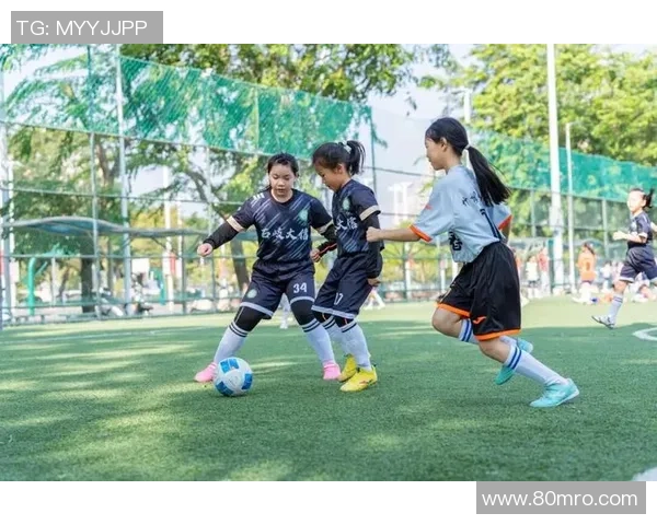 天贺足球引领新风潮助力青少年成长与足球梦想的实现