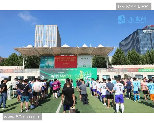 在绿茵场上悄然绽放的爱情秘密足球暗恋的甜蜜与苦涩