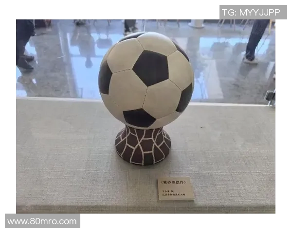 足球周边摆件的创意设计与收藏价值解析，打造独特的足球文化氛围